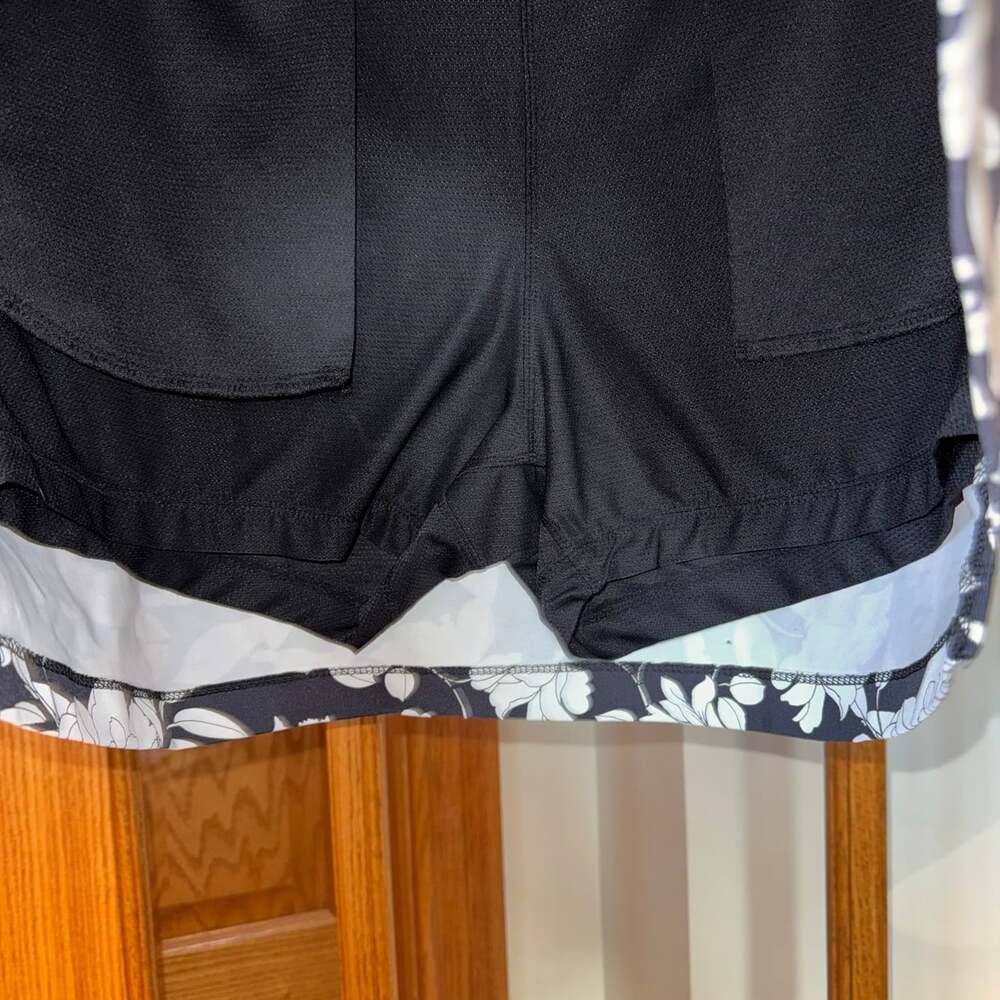 EUC TOMMY BAHAMA SZ L AUBREY ISLAND ZONE SKORT SKIRT BLACK & WHITE FLORAL PRINT - Picture 4 of 10